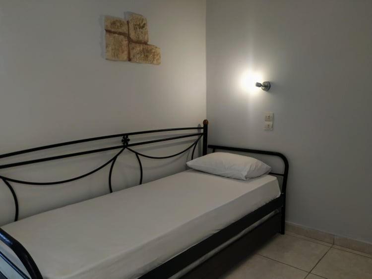 Lions 2 Studios & Apartments, Poros Island. Poros Town Exterior foto