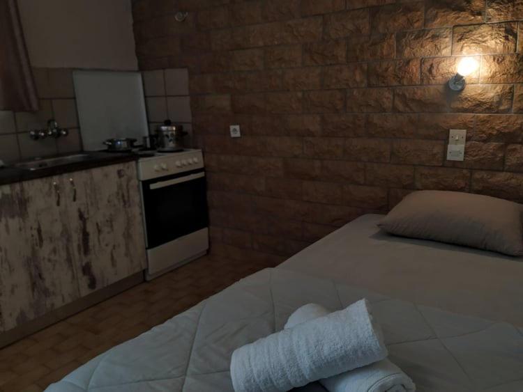 Lions 2 Studios & Apartments, Poros Island. Poros Town Exterior foto