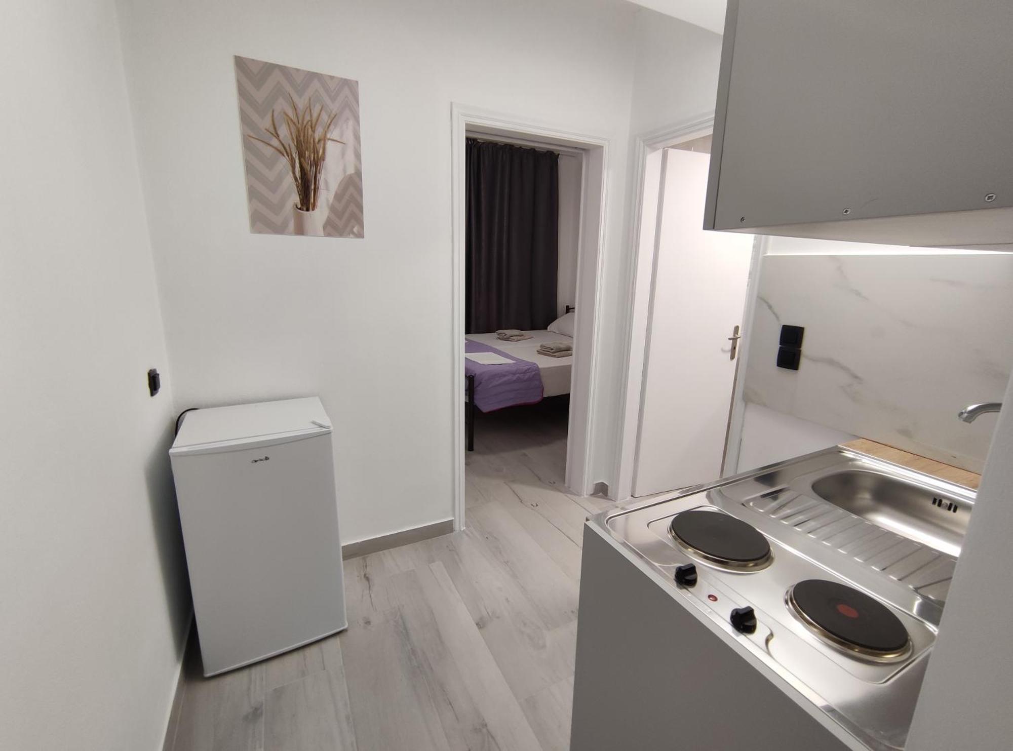 Lions 2 Studios & Apartments, Poros Island. Poros Town Exterior foto