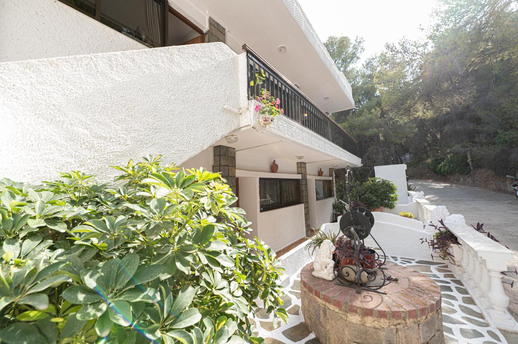 Lions 2 Studios & Apartments, Poros Island. Poros Town Exterior foto