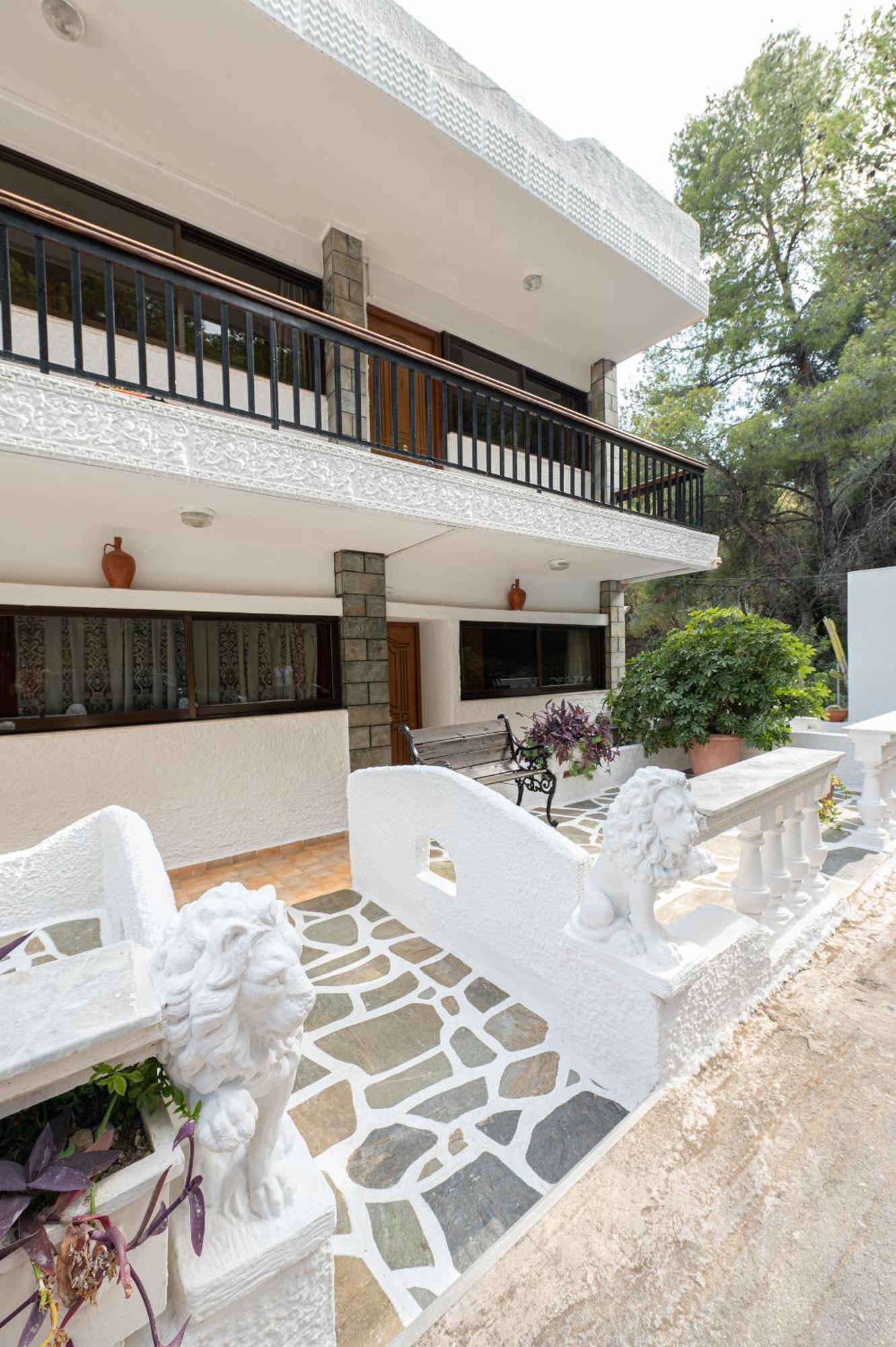 Lions 2 Studios & Apartments, Poros Island. Poros Town Exterior foto