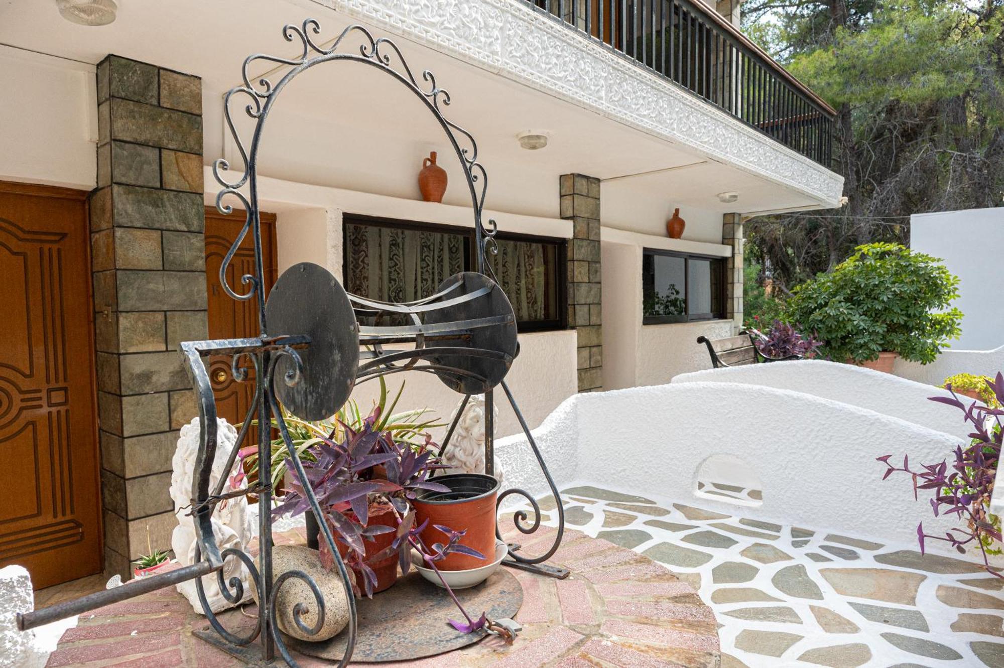 Lions 2 Studios & Apartments, Poros Island. Poros Town Exterior foto