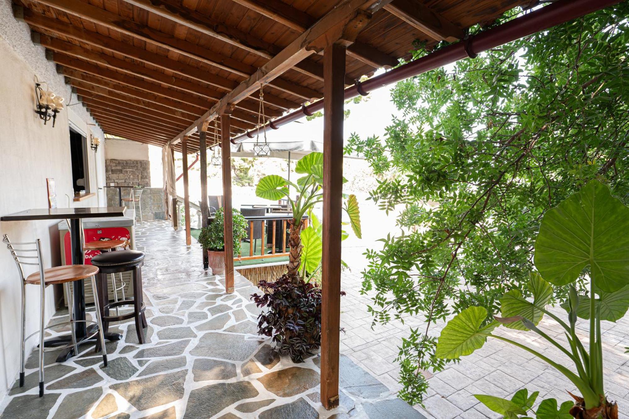 Lions 2 Studios & Apartments, Poros Island. Poros Town Exterior foto