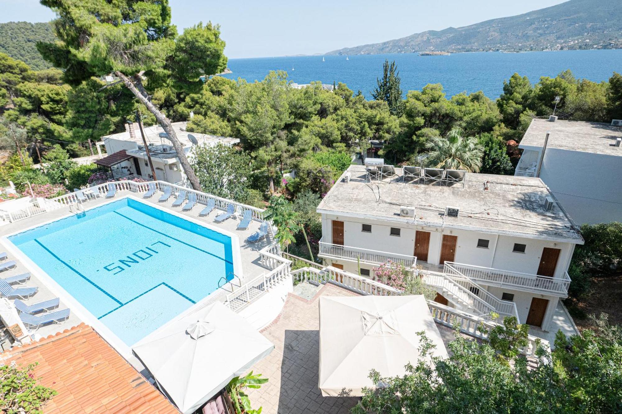 Lions 2 Studios & Apartments, Poros Island. Poros Town Exterior foto