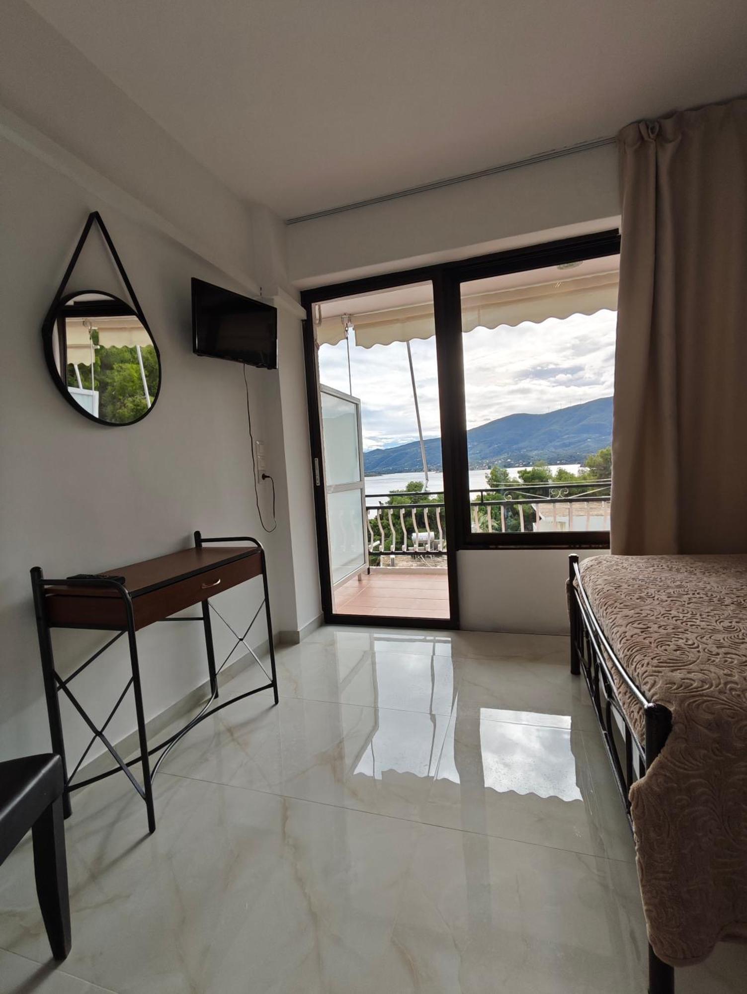 Lions 2 Studios & Apartments, Poros Island. Poros Town Exterior foto