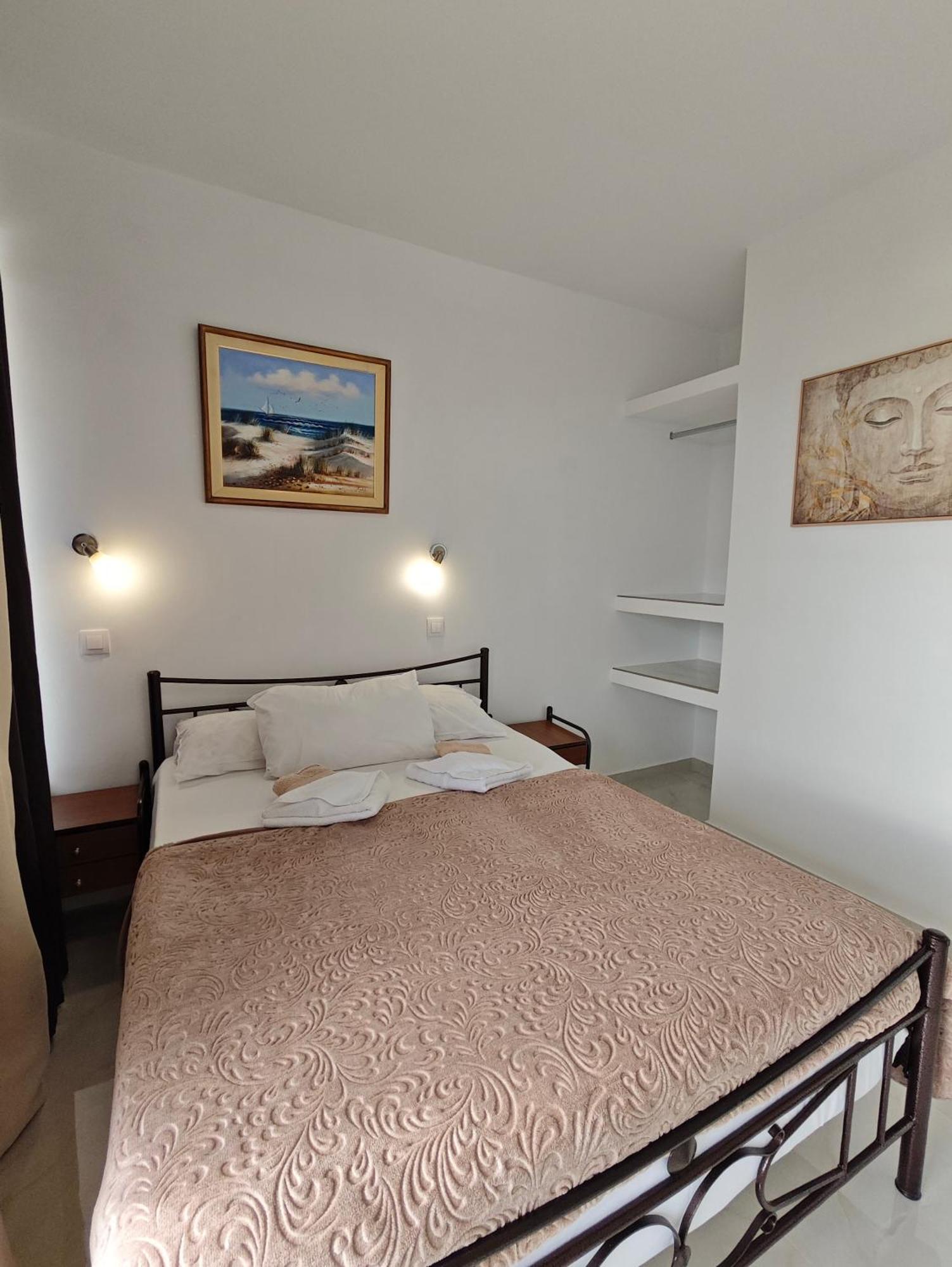 Lions 2 Studios & Apartments, Poros Island. Poros Town Exterior foto